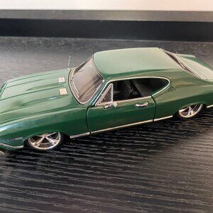 1968 Chevelle SS 396 Licensed Reproduction Scale 1/24 Green